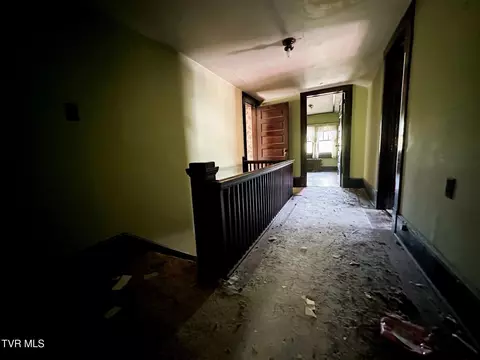 Entry Way - 612 Euclid Avenue Bristol Va 24201, Bristol, VA 24201 photo 2 of 2