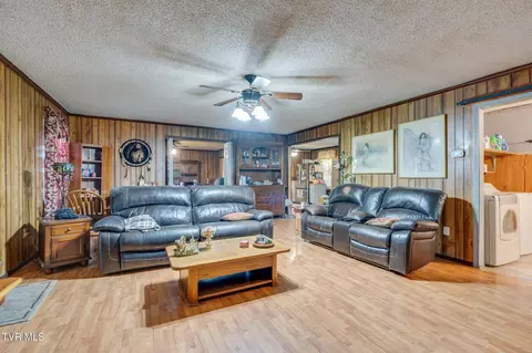 Living - 111 Clinch Valley Road Eidson Tn 37731, Eidson, TN 37731 photo 3 of 4