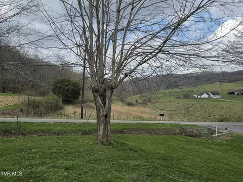 Exterior - 10189 Crescent Road Glade Spring Va 24340, Glade Spring, VA 24340 photo 5 of 10