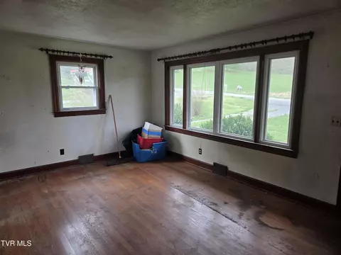 Living - 10189 Crescent Road Glade Spring Va 24340, Glade Spring, VA 24340 photo 3 of 3