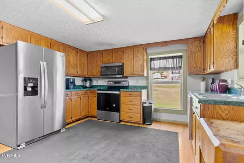 Kitchen - 210 Evergreen Street Glade Spring Va 24340, Glade Spring, VA 24340 photo 2 of 2