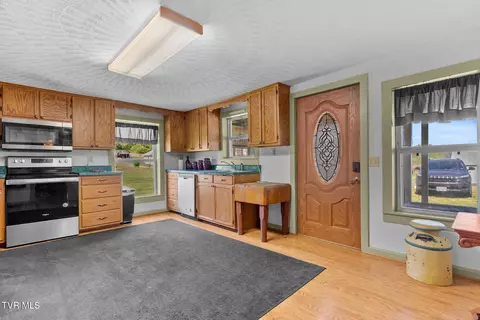 Kitchen - 210 Evergreen Street Glade Spring Va 24340, Glade Spring, VA 24340 photo 1 of 2
