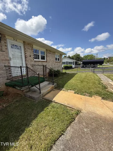 Exterior - 914 E Mountain View Road Johnson City Tn 37601, Johnson City, TN 37601 photo 3 of 17