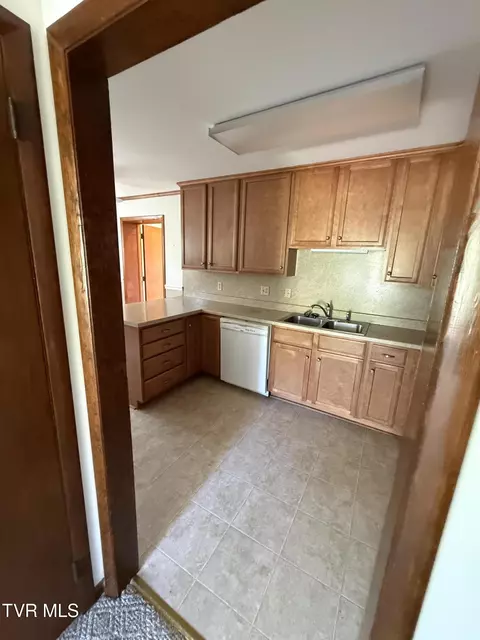 Kitchen - 914 E Mountain View Road Johnson City Tn 37601, Johnson City, TN 37601 photo 1 of 3