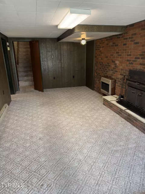 Living - 914 E Mountain View Road Johnson City Tn 37601, Johnson City, TN 37601 photo 3 of 3