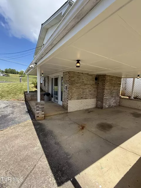 Exterior - 914 E Mountain View Road Johnson City Tn 37601, Johnson City, TN 37601 photo 6 of 17