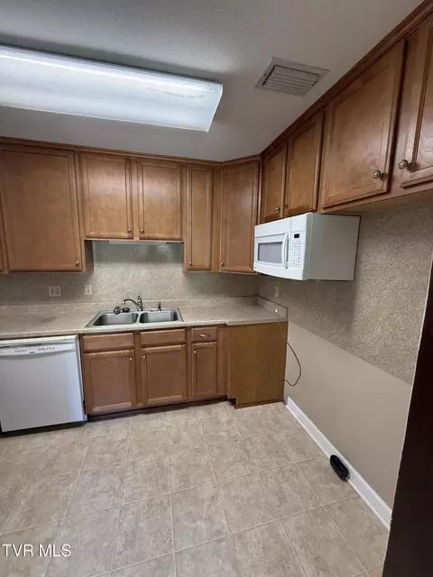 Kitchen - 914 E Mountain View Road Johnson City Tn 37601, Johnson City, TN 37601 photo 3 of 3
