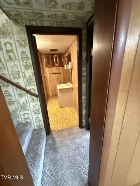Entry Way - 914 E Mountain View Road Johnson City Tn 37601, Johnson City, TN 37601 photo 3 of 3