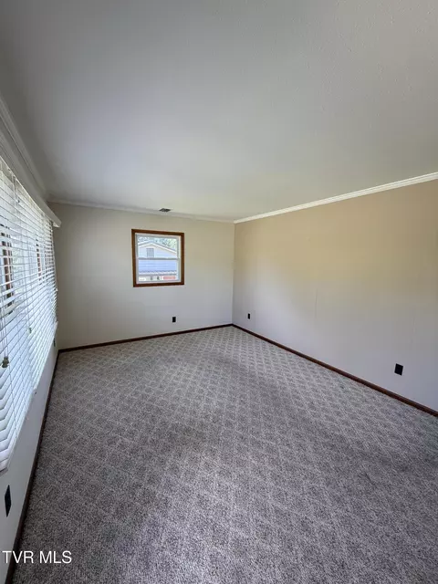 Living - 914 E Mountain View Road Johnson City Tn 37601, Johnson City, TN 37601 photo 1 of 3