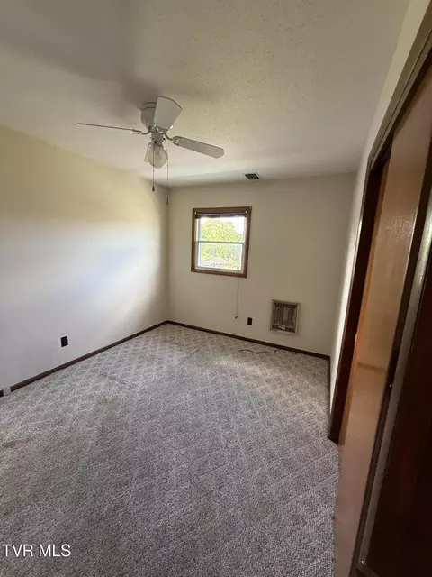 Bedroom - 914 E Mountain View Road Johnson City Tn 37601, Johnson City, TN 37601 photo 7 of 8