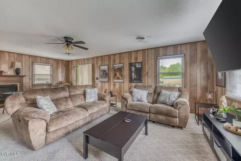 Living - 75 24th Street Bristol Tn 37620, Bristol, TN 37620 photo 4 of 6