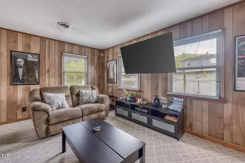 Living - 75 24th Street Bristol Tn 37620, Bristol, TN 37620 photo 5 of 6