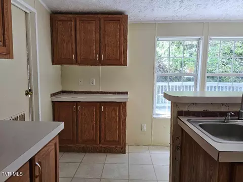 Kitchen - 8802 Gateway Drive Wise Va 24293, Wise, VA 24293 photo 4 of 5