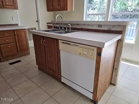 Kitchen - 8802 Gateway Drive Wise Va 24293, Wise, VA 24293 photo 3 of 5
