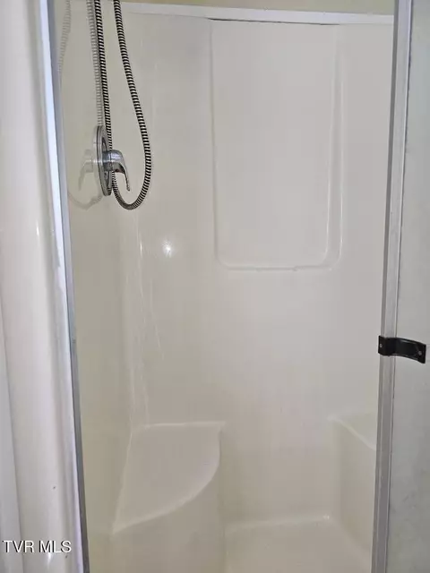 Bath - 8802 Gateway Drive Wise Va 24293, Wise, VA 24293 photo 2 of 4
