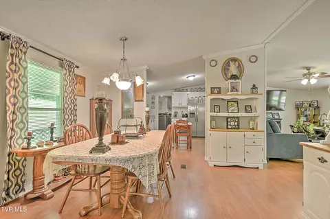 Dining - 903 Flatwoods Road Coeburn Va 24230, Coeburn, VA 24230 photo 3 of 3
