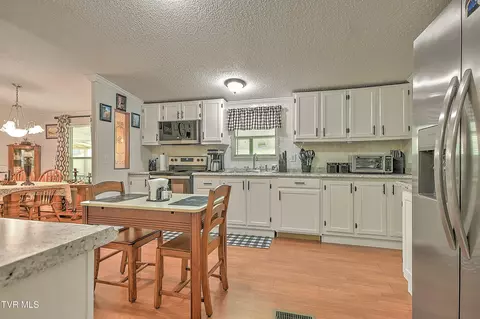 Kitchen - 903 Flatwoods Road Coeburn Va 24230, Coeburn, VA 24230 photo 1 of 5