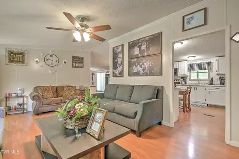Living - 903 Flatwoods Road Coeburn Va 24230, Coeburn, VA 24230 photo 4 of 6
