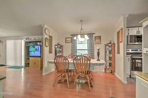 Dining - 903 Flatwoods Road Coeburn Va 24230, Coeburn, VA 24230 photo 2 of 3