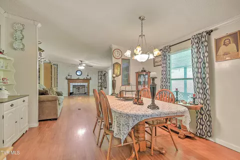 Dining - 903 Flatwoods Road Coeburn Va 24230, Coeburn, VA 24230 photo 1 of 3
