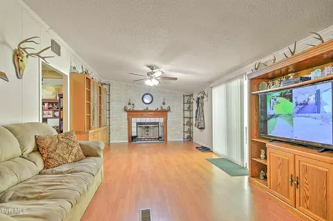 Living - 903 Flatwoods Road Coeburn Va 24230, Coeburn, VA 24230 photo 5 of 6
