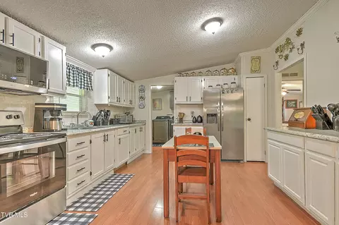 Kitchen - 903 Flatwoods Road Coeburn Va 24230, Coeburn, VA 24230 photo 4 of 5