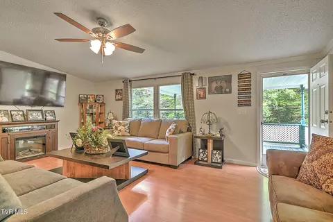 Living - 903 Flatwoods Road Coeburn Va 24230, Coeburn, VA 24230 photo 3 of 6