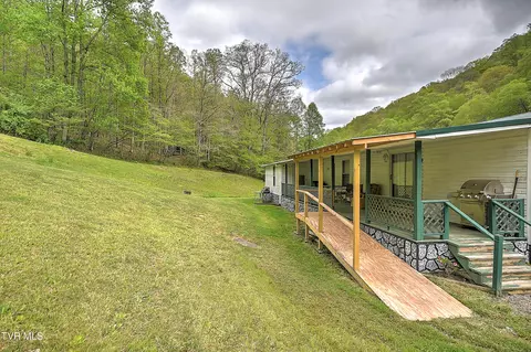 Exterior - 903 Flatwoods Road Coeburn Va 24230, Coeburn, VA 24230 photo 12 of 20