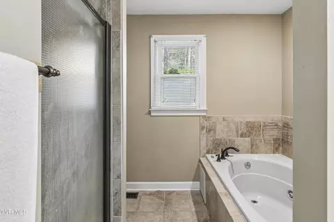 Bath - 802 Chestnut Avenue Erwin Tn 37650, Erwin, TN 37650 photo 2 of 7