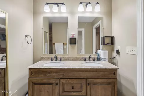 Bath - 802 Chestnut Avenue Erwin Tn 37650, Erwin, TN 37650 photo 3 of 7