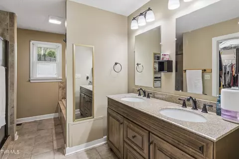 Bath - 802 Chestnut Avenue Erwin Tn 37650, Erwin, TN 37650 photo 1 of 7