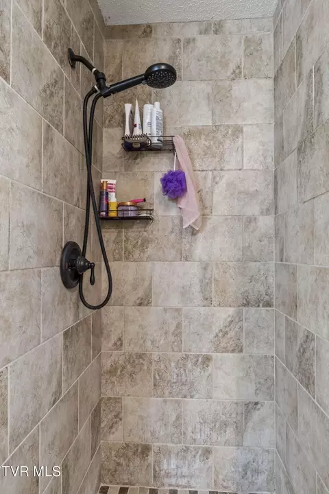Bath - 802 Chestnut Avenue Erwin Tn 37650, Erwin, TN 37650 photo 5 of 7