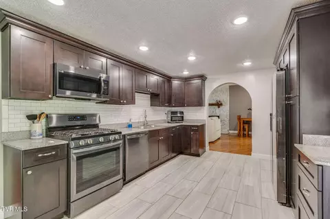 Kitchen - 638 S Elm Avenue Erwin Tn 37650, Erwin, TN 37650 photo 2 of 4