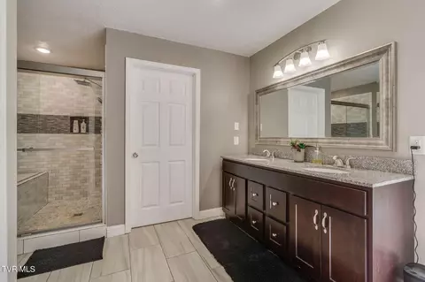 Bath - 638 S Elm Avenue Erwin Tn 37650, Erwin, TN 37650 photo 2 of 4