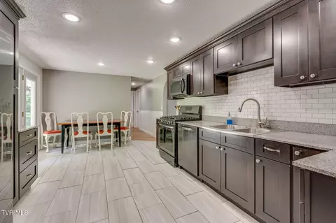Kitchen - 638 S Elm Avenue Erwin Tn 37650, Erwin, TN 37650 photo 4 of 4