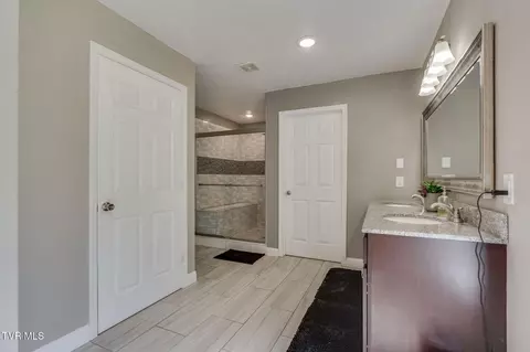 Bath - 638 S Elm Avenue Erwin Tn 37650, Erwin, TN 37650 photo 1 of 4