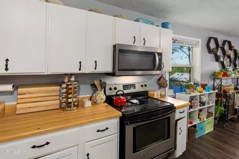 Kitchen - 304 E Chestnut Street Johnson City Tn 37601, Johnson City, TN 37601 photo 3 of 4