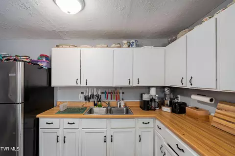 Kitchen - 304 E Chestnut Street Johnson City Tn 37601, Johnson City, TN 37601 photo 4 of 4