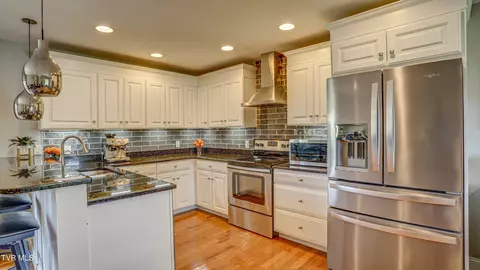 Kitchen - 17500 Bridle Drive Abingdon Va 24210, Abingdon, VA 24210 photo 2 of 3
