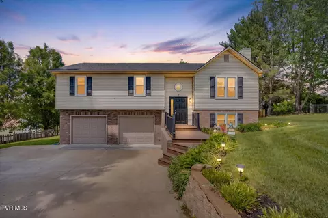 8 E Hunters Court Johnson City Tn 37601, Johnson City, TN 37601
