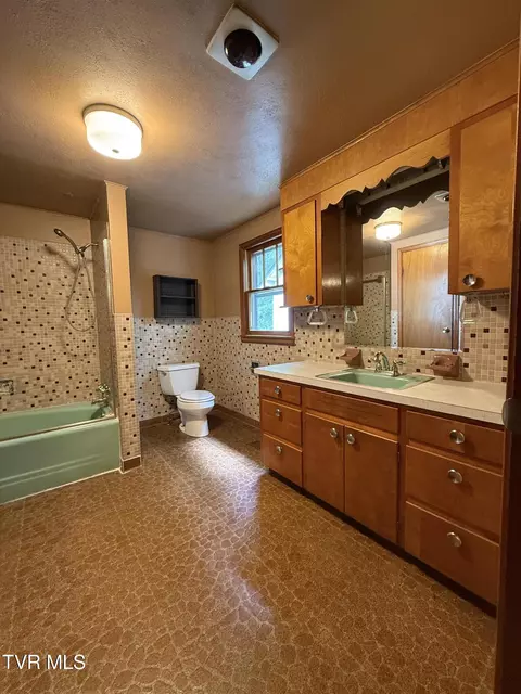 Bath - 226 Little Cassi Creek Road Chuckey Tn 37641, Chuckey, TN 37641 photo 1 of 3
