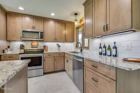 Kitchen - 209 Harmony Acres Drive E Jonesborough Tn 37659, Jonesborough, TN 37659 photo 2 of 3