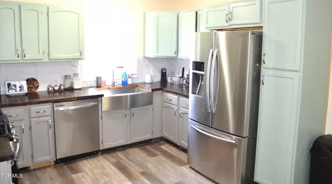 Kitchen - 6081 Pole Bridge Road Wise Va 24293, Wise, VA 24293 photo 2 of 2