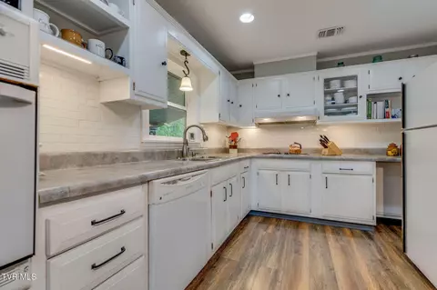 Kitchen - 824 Balsam Circle Erwin Tn 37650, Erwin, TN 37650 photo 2 of 3