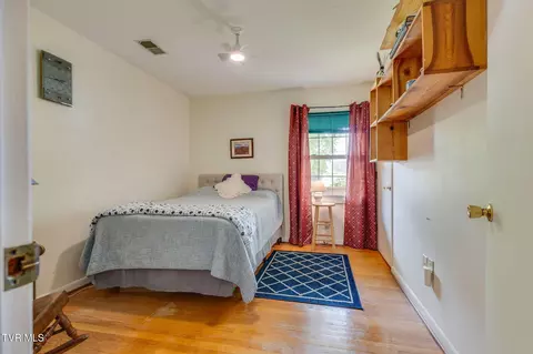 Bedroom - 824 Balsam Circle Erwin Tn 37650, Erwin, TN 37650 photo 6 of 10
