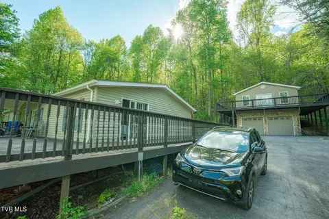 Exterior - 100 Edwards Ridge Road Erwin Tn 37650, Erwin, TN 37650 photo 2 of 3