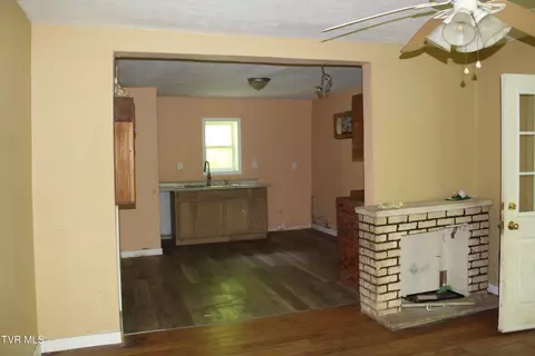 Living - 1438 Ely Town Road Dryden Va 24243, Dryden, VA 24243 photo 1 of 3
