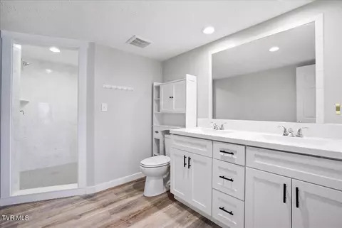 Bath - 1273 Greenbriar Road Talbott Tn 37877, Talbott, TN 37877 photo 1 of 3