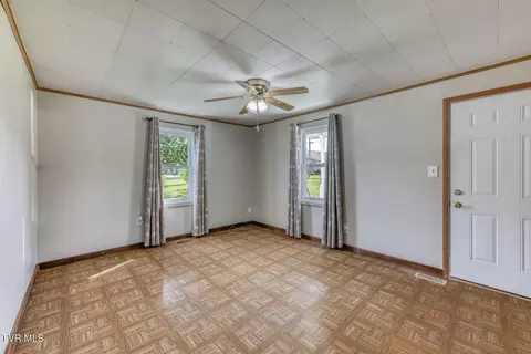 Living - 945 N Elm Avenue Erwin Tn 37650, Erwin, TN 37650 photo 1 of 2