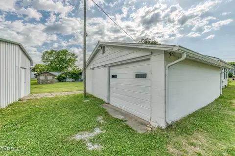 Exterior - 945 N Elm Avenue Erwin Tn 37650, Erwin, TN 37650 photo 11 of 12
